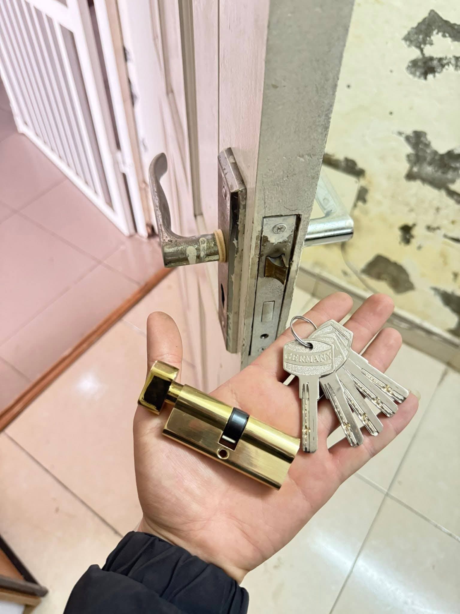 Khóa cổng sắt