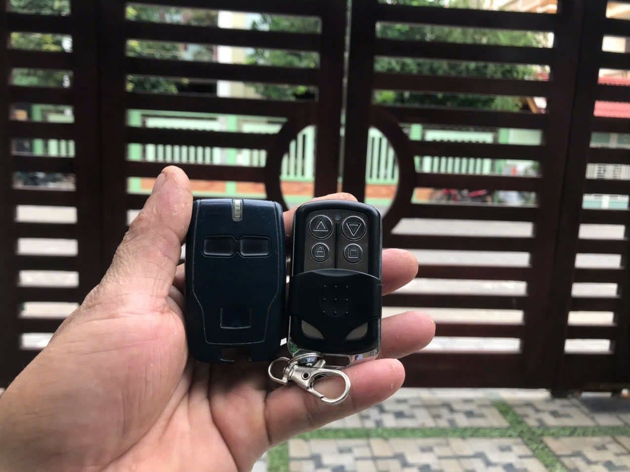 Remote cửa cuốn biệt thự